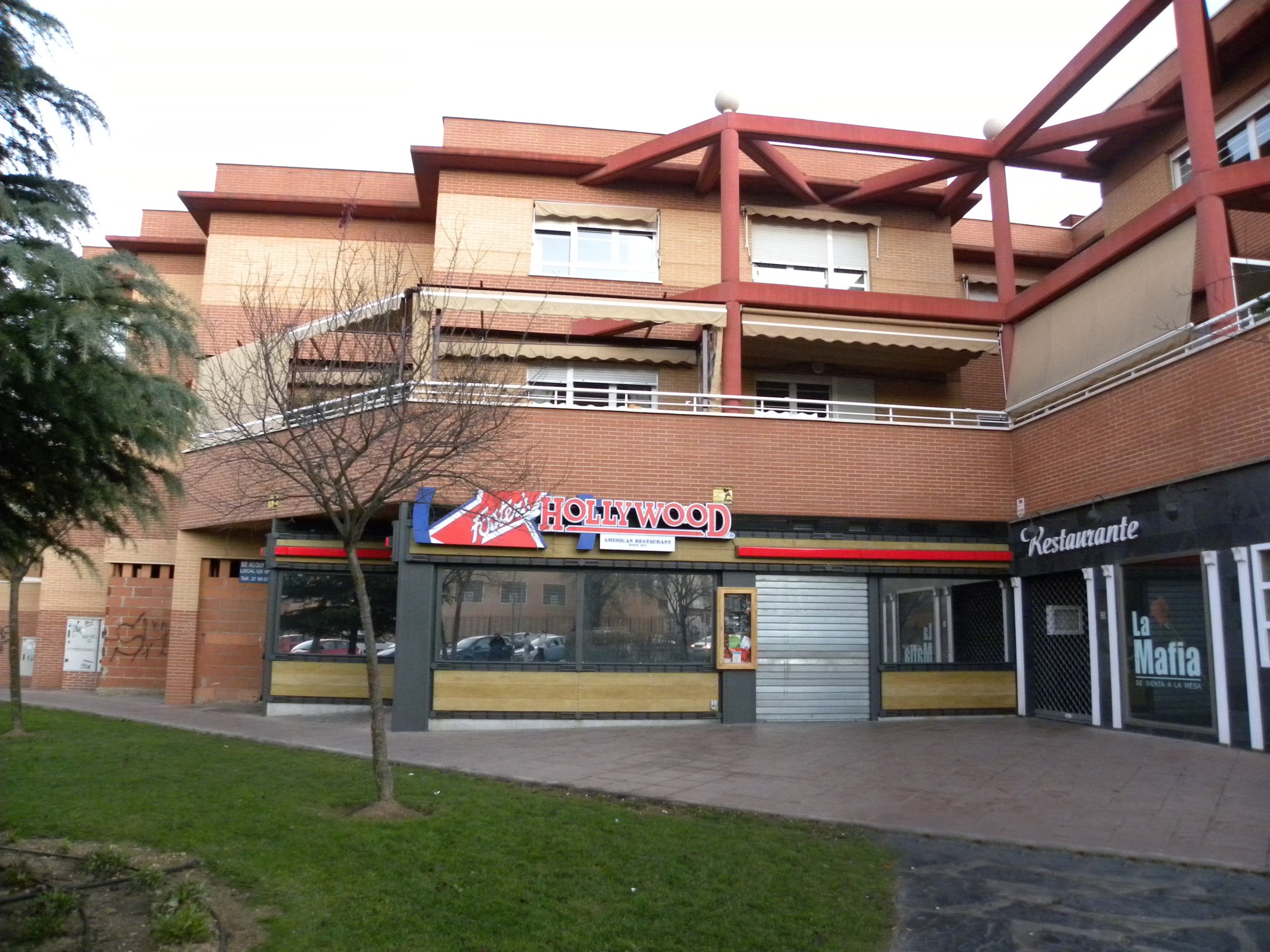 Se alquila local con terraza en Ciudad Real